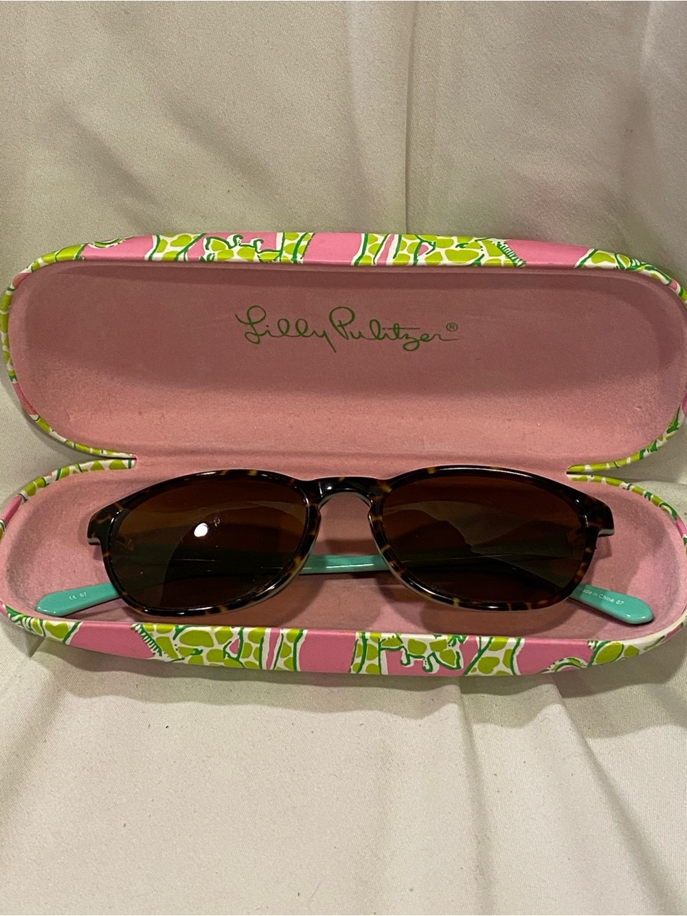 Lilly Pulitzer "Palmer" Sunglasses with Matching Giraffe Clamshell Case Set